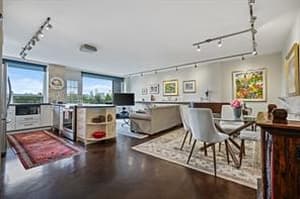 3204 Rideau