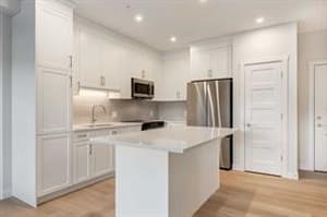 81 Arbour  Lake