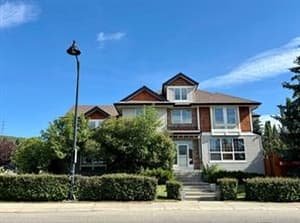 7 Crestmont