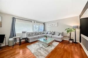 438 Brae Glen