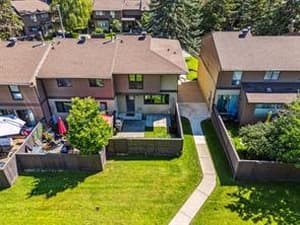 2300 Oakmoor