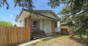 8303 Centre