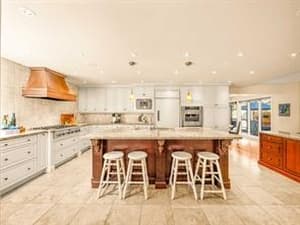 2716 Carleton
