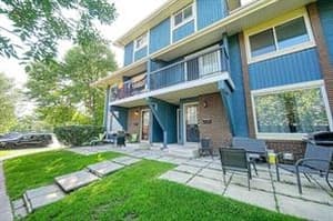 2200 Woodview