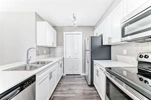 20 Kincora Glen
