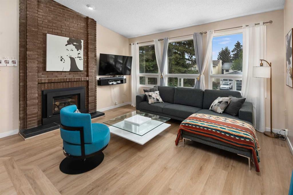 212 Woodbine - Thumbnail 3