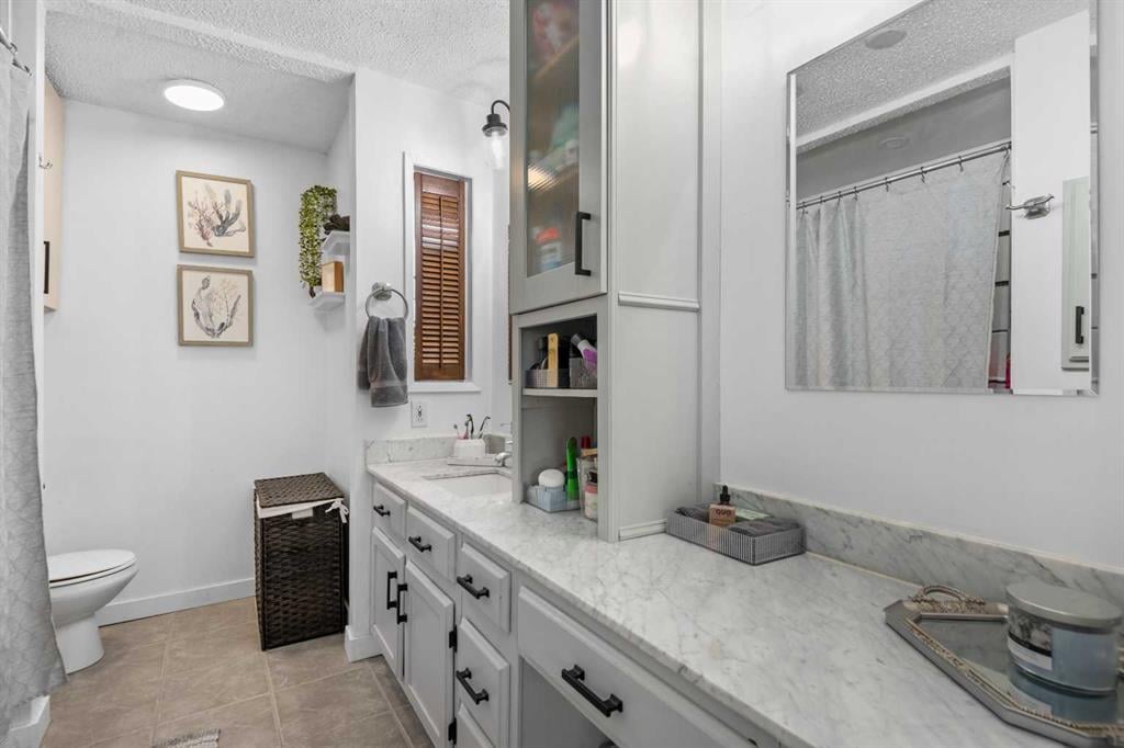 212 Woodbine - Thumbnail 4