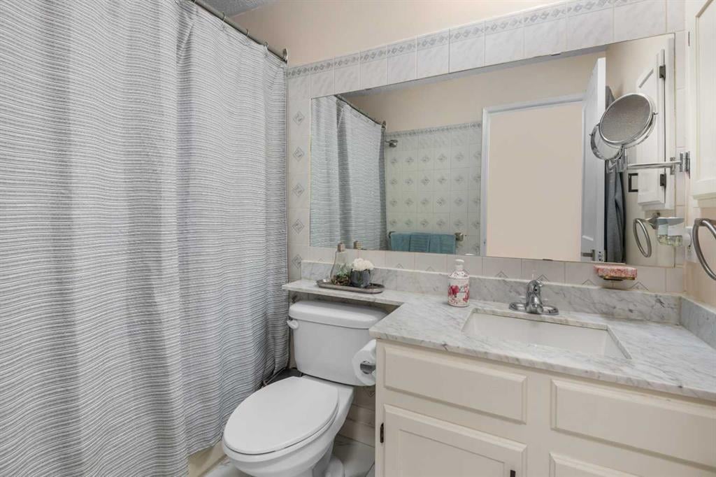 212 Woodbine - Thumbnail 2