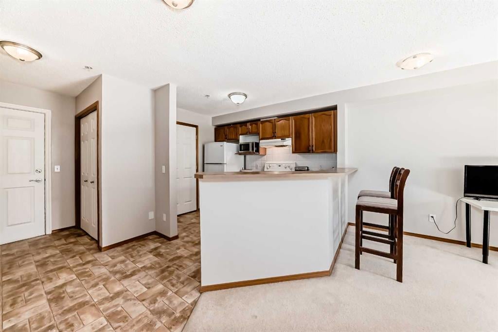 950 Arbour Lake - Thumbnail 8