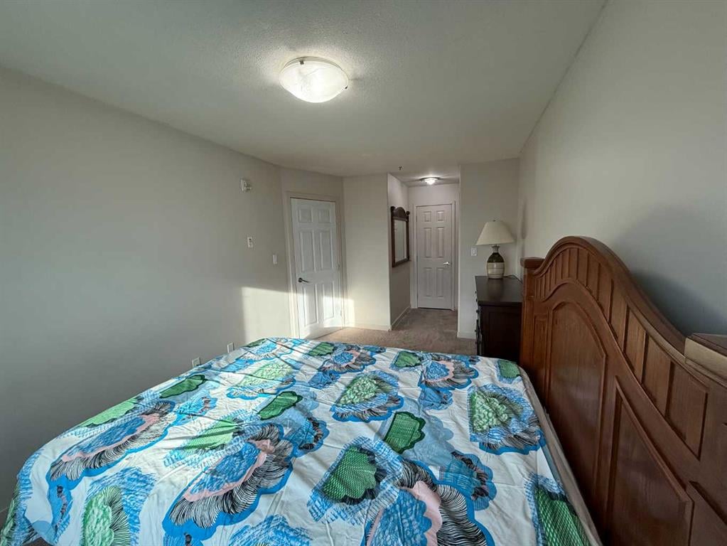 8528 Manning - Thumbnail 5