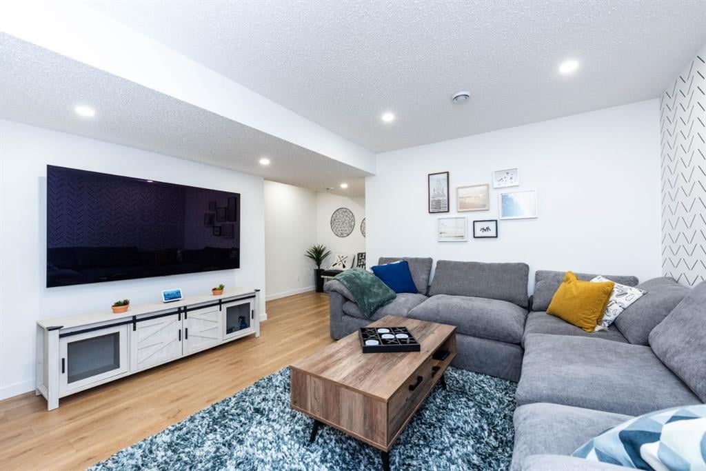 160 Belmont - Thumbnail 5