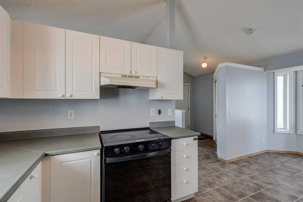 2142 Country Hills - Thumbnail 6