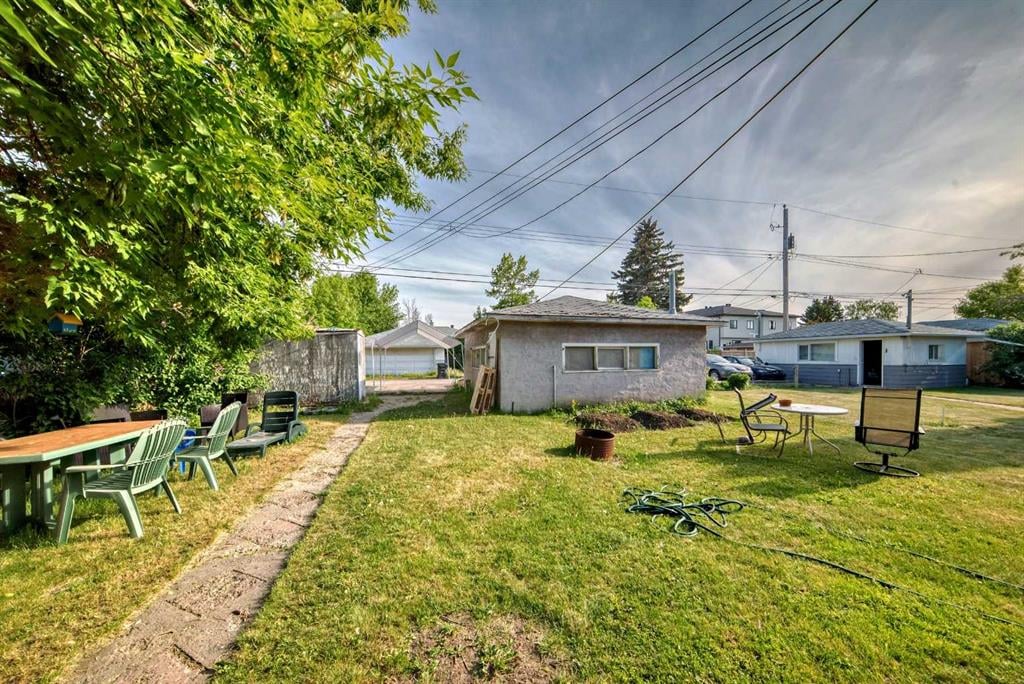 927 Renfrew - Thumbnail 3