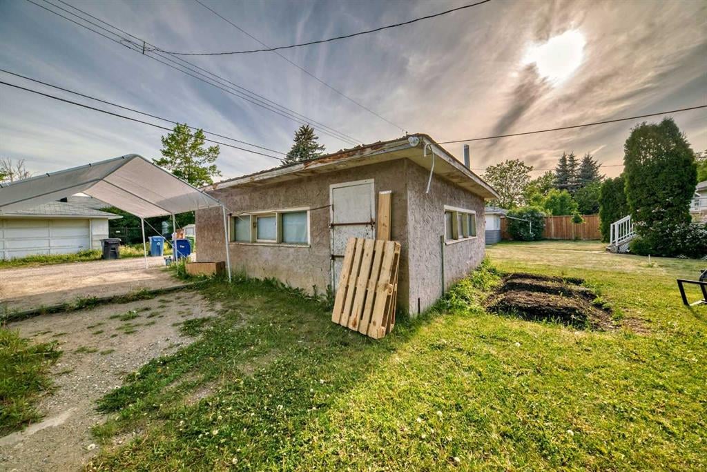 927 Renfrew - Thumbnail 7