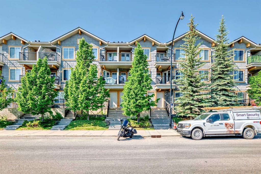 21 McKenzie Towne - Thumbnail 1