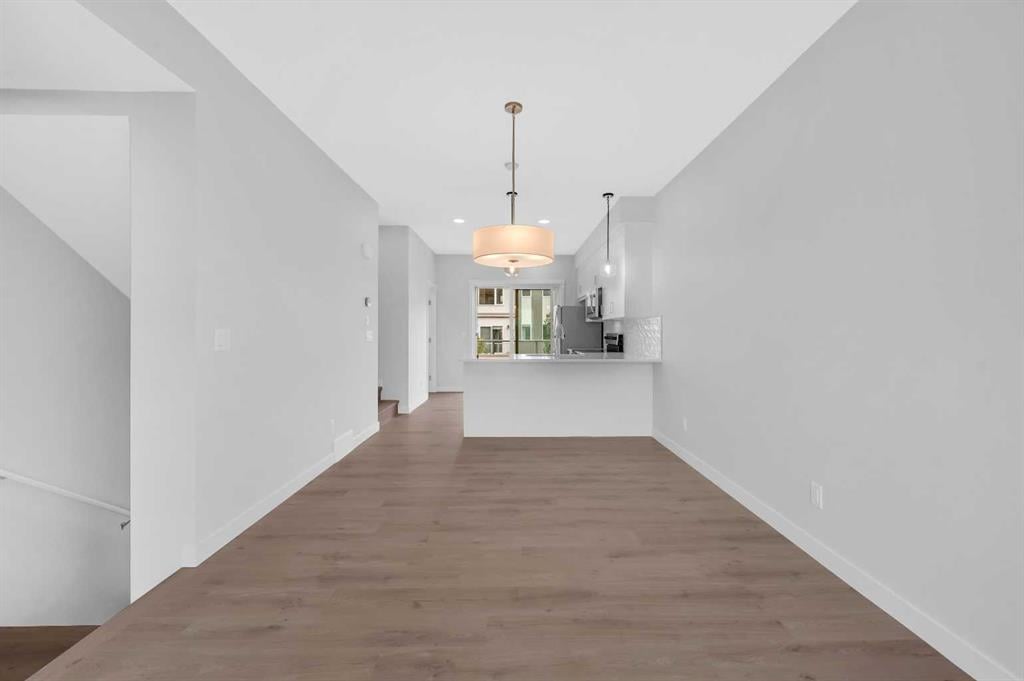 305 Shawnee Square SW - Thumbnail 2