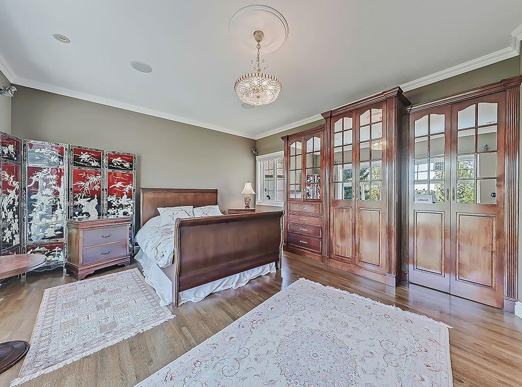 216 Evergreen - Thumbnail 3