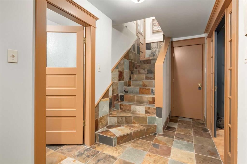 2209 Carleton - Thumbnail 8