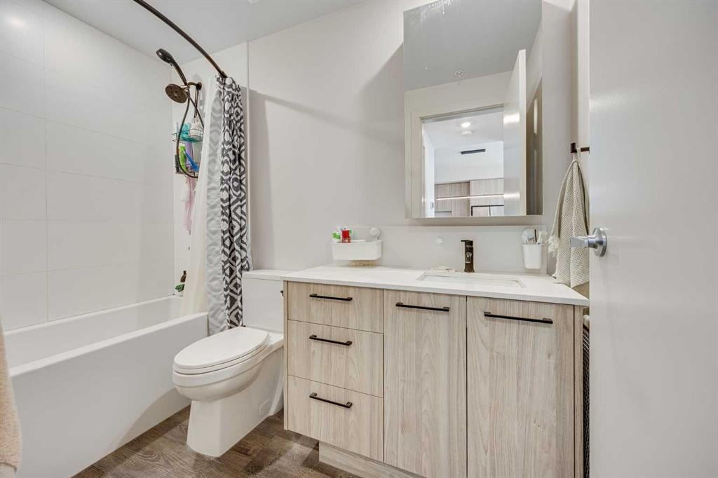 1107 Gladstone - Thumbnail 2