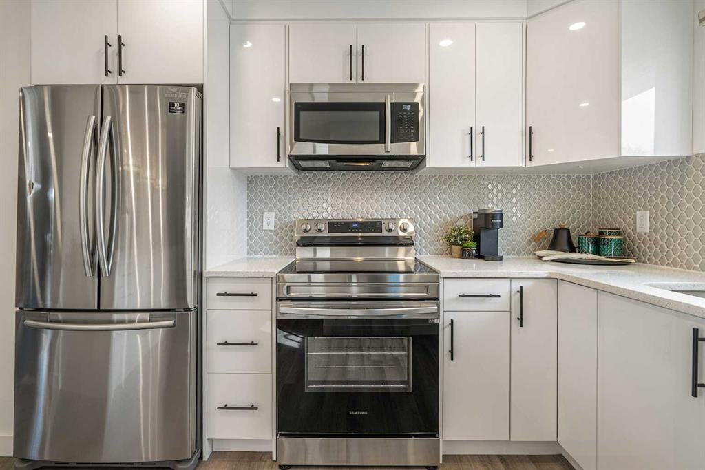 8611 Fairmont - Thumbnail 3