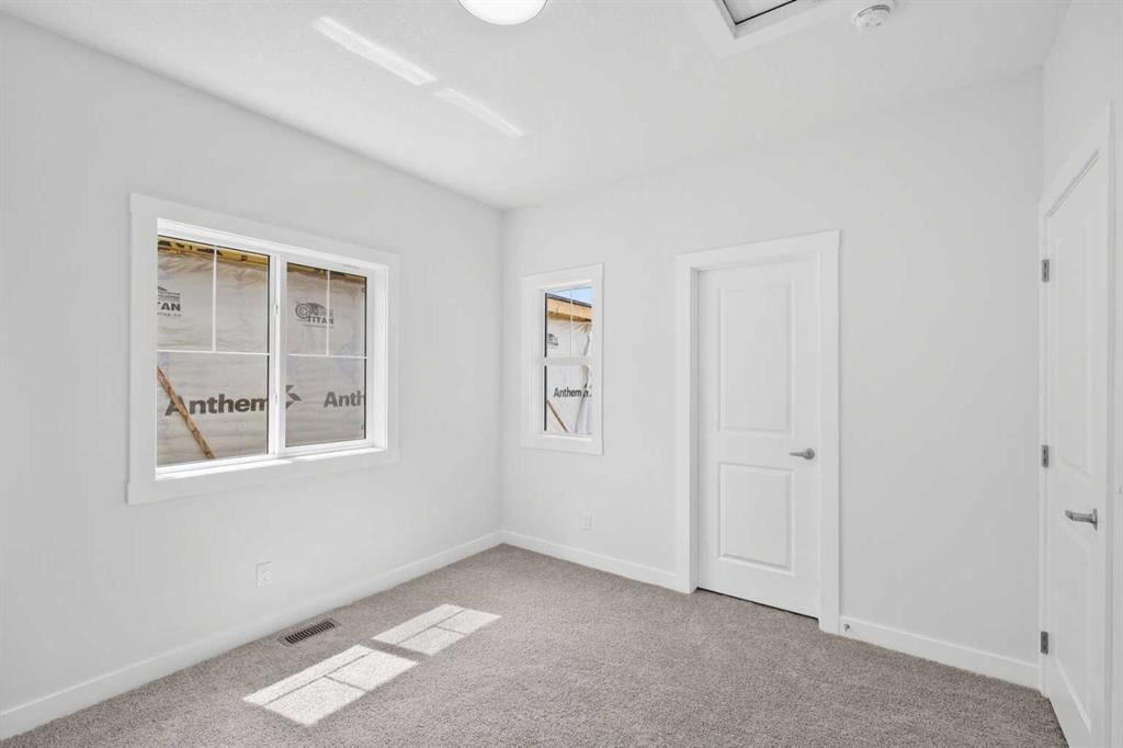 390 Corner Glen - Thumbnail 2