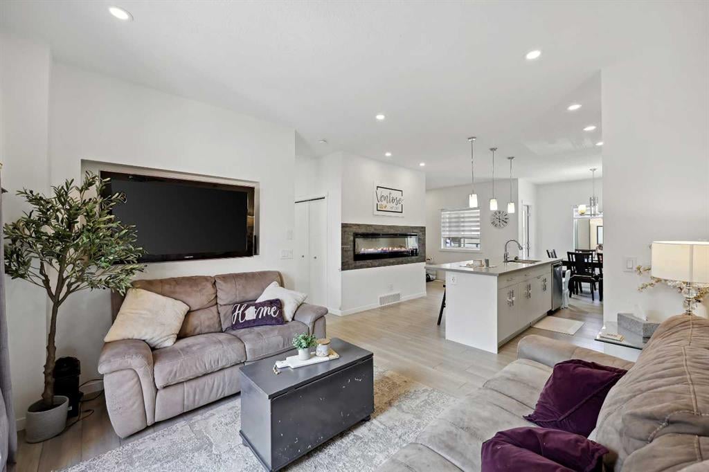 333 Sage Hill - Thumbnail 6