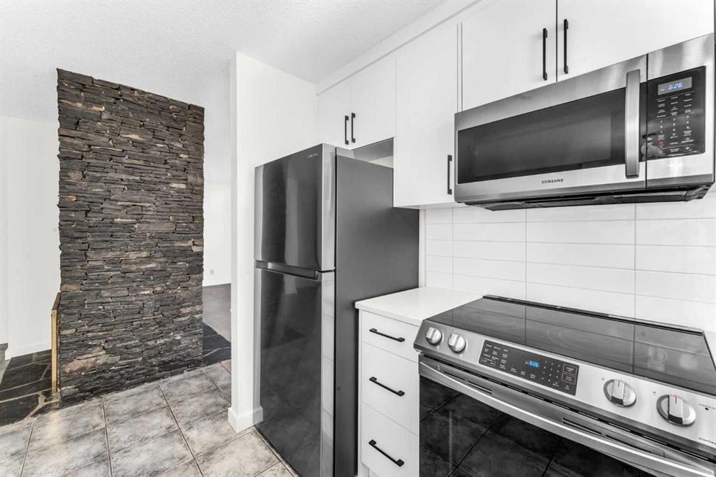 6267 Silver Springs - Thumbnail 4