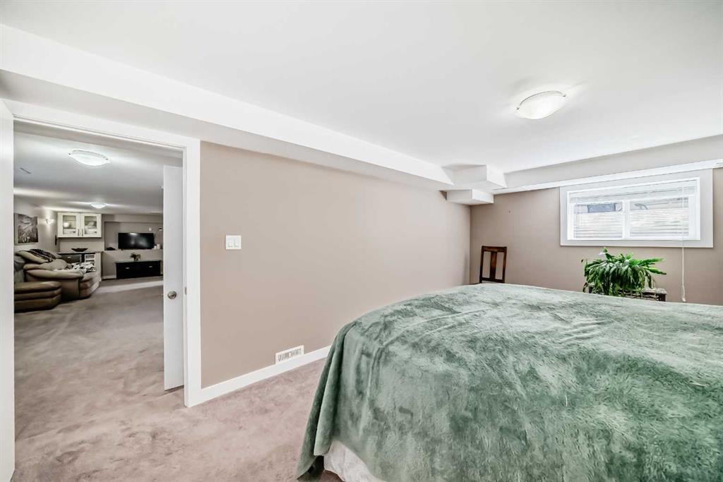 103 Warwick - Thumbnail 3