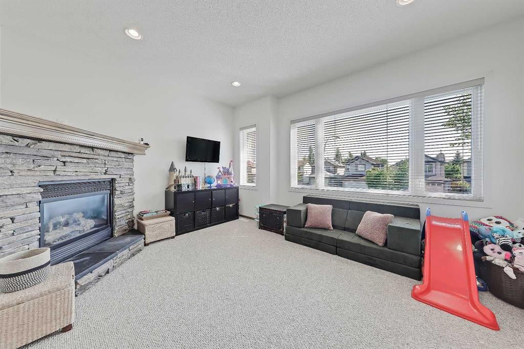 921 Cranston - Thumbnail 3