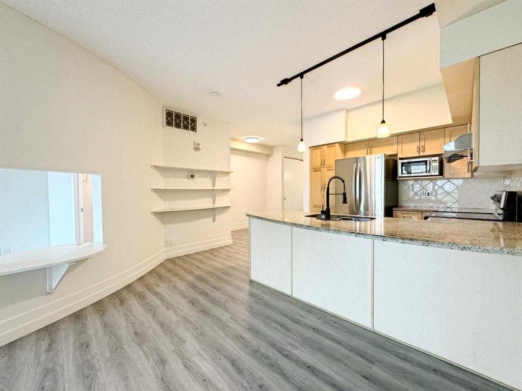 205 Riverfront - Thumbnail 8