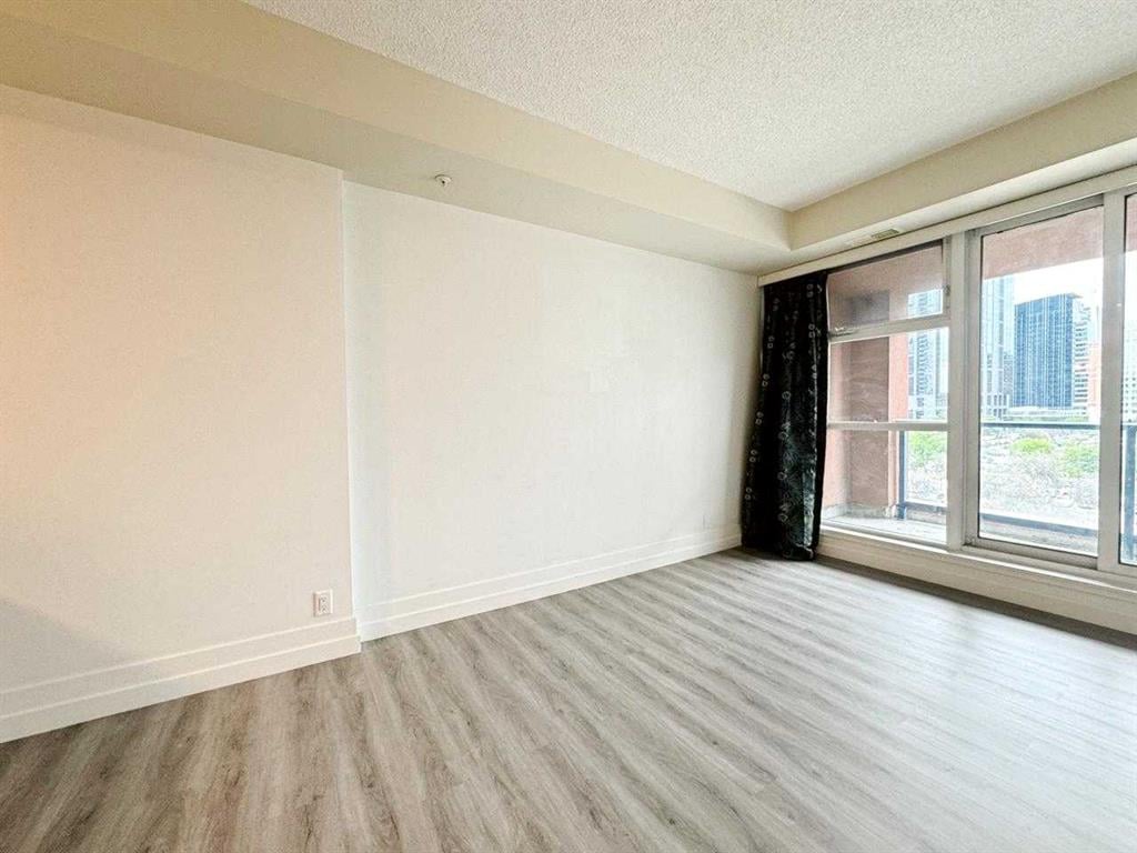 205 Riverfront - Thumbnail 7