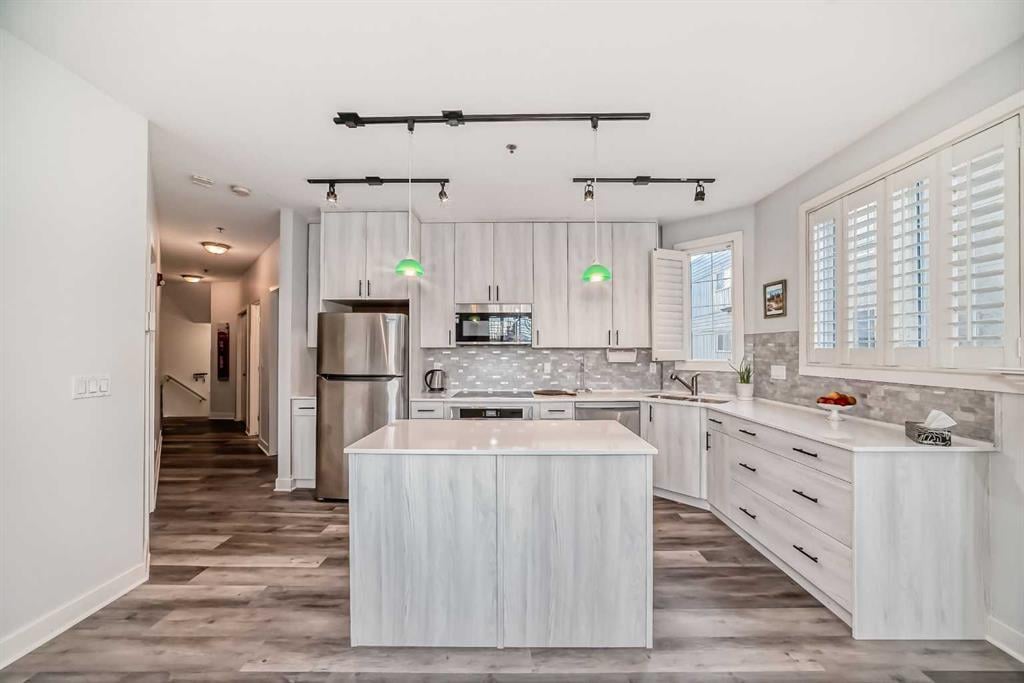 3412 Parkdale - Thumbnail 1