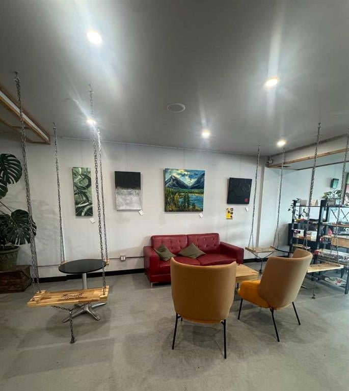 123 Montgomery - Thumbnail 2