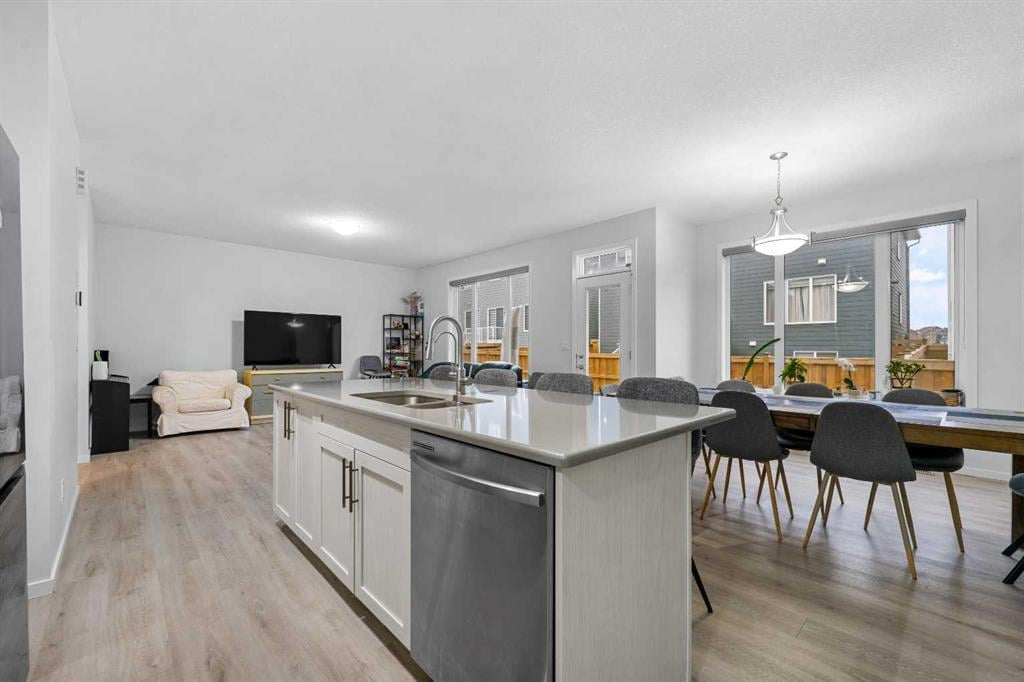281 Yorkville - Thumbnail 3