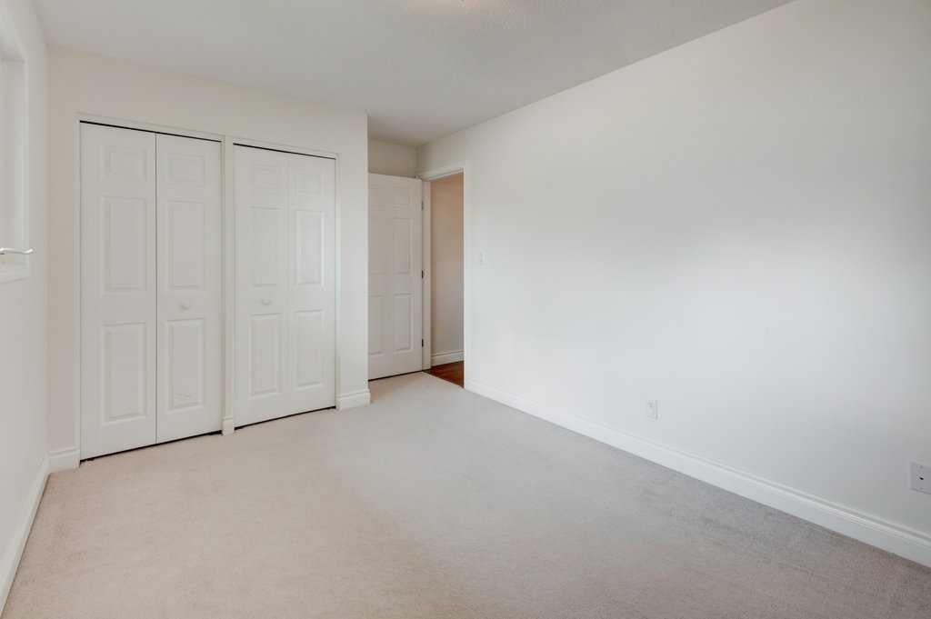 452 Parkridge - Thumbnail 2