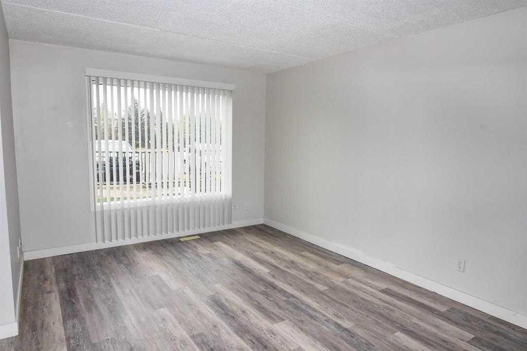 2200 Woodview - Thumbnail 4