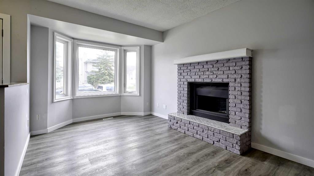 124 Riverbrook - Thumbnail 2