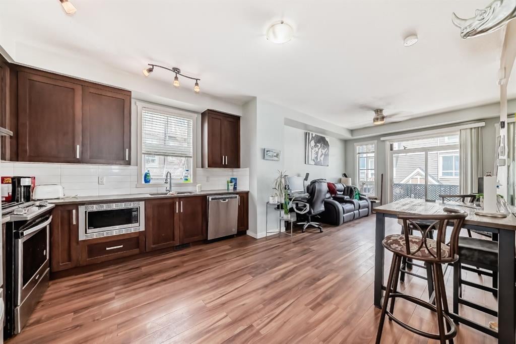 206 Sherwood - Thumbnail 2