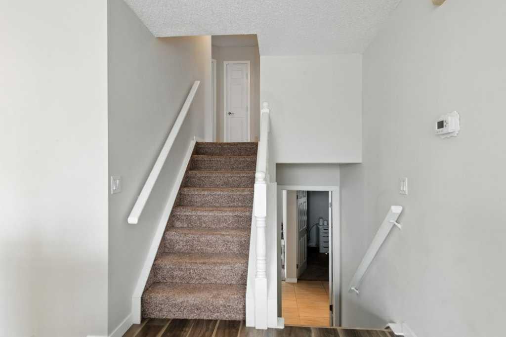 30 Macewan Ridge - Thumbnail 2