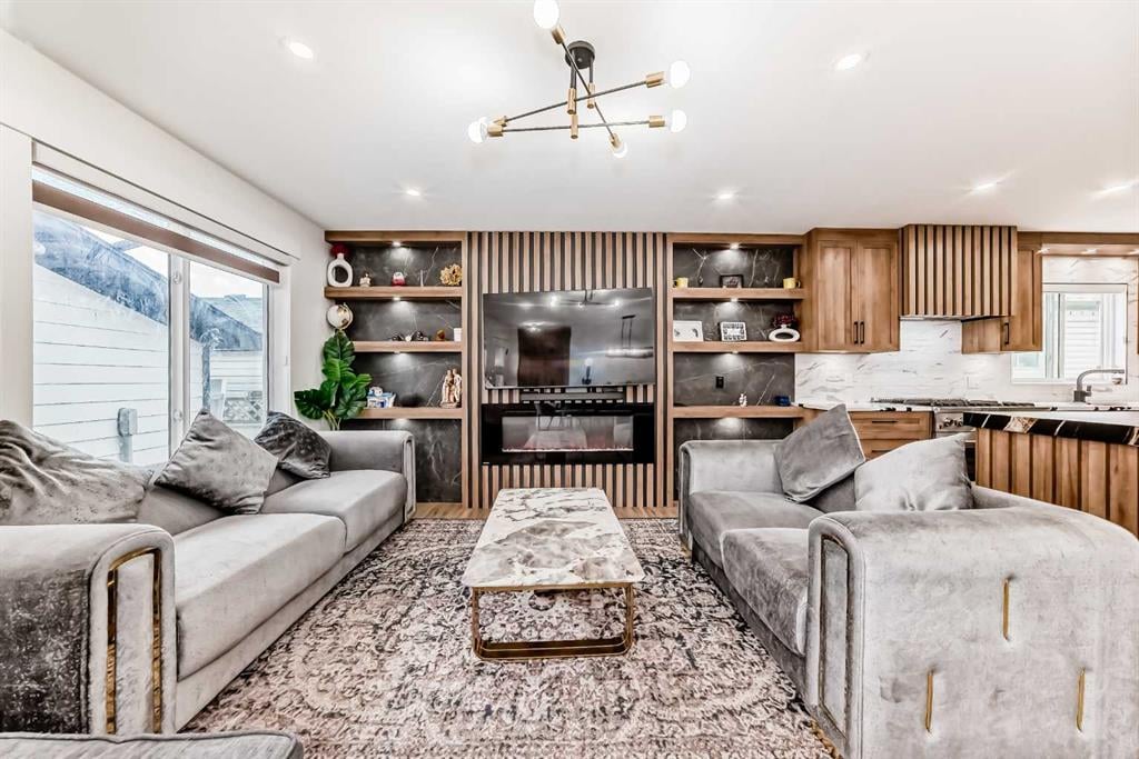 390 Martindale - Thumbnail 1
