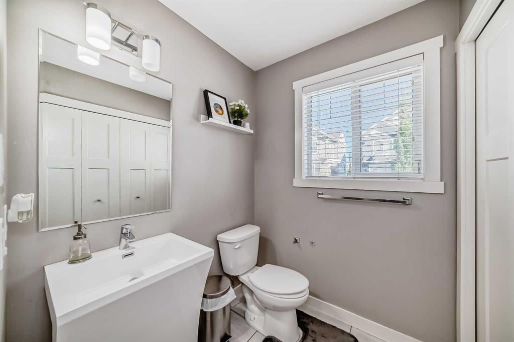 702 Evanston - Thumbnail 7