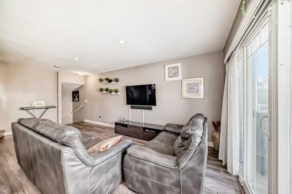 702 Evanston - Thumbnail 8