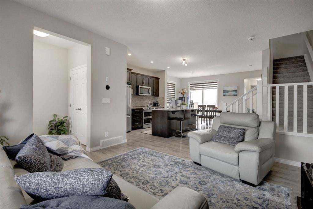 324 Carrington - Thumbnail 3