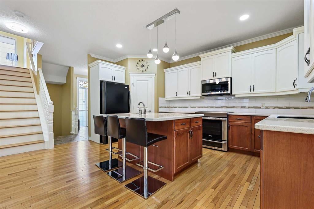 8025 Cougar Ridge - Thumbnail 3