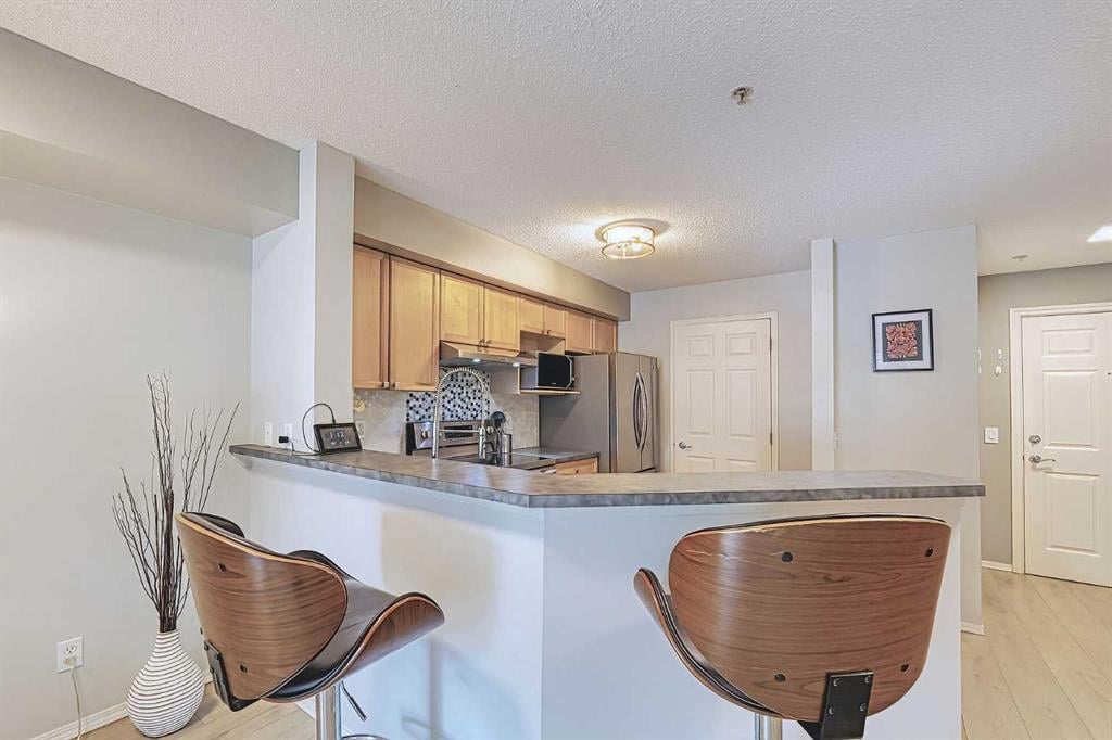 950 Arbour Lake - Thumbnail 1
