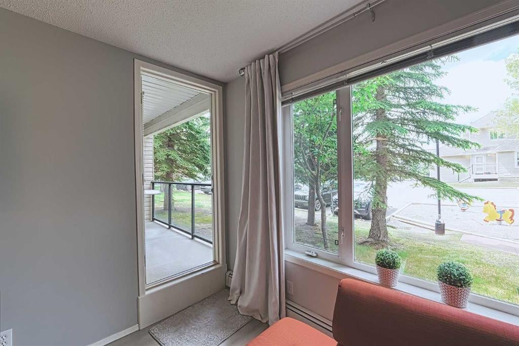950 Arbour Lake - Thumbnail 3