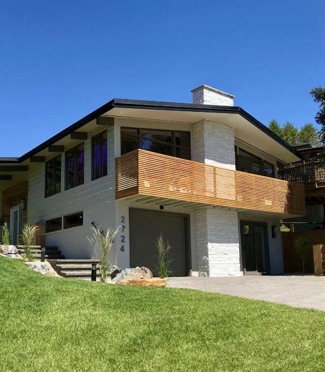 2724 Crawford - Thumbnail 1