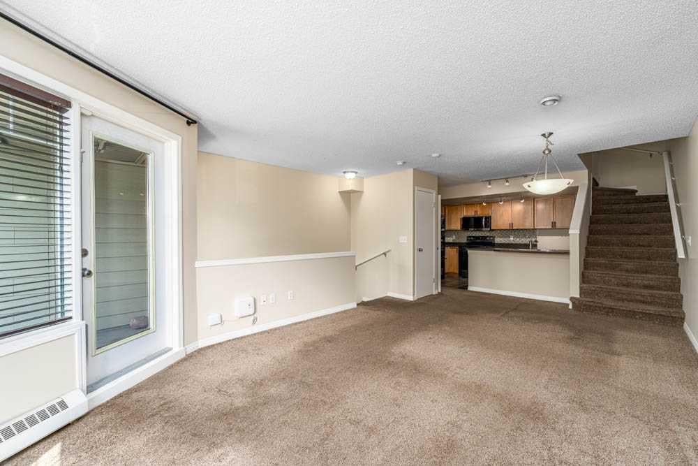 152 Mckenzie Towne - Thumbnail 4