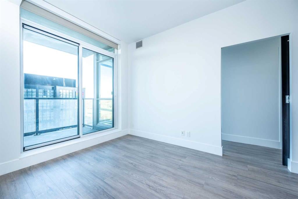 550 Riverfront - Thumbnail 5