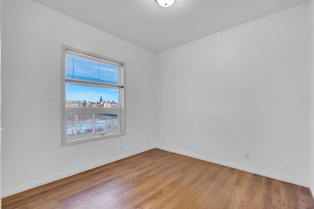333 Riverfront - Thumbnail 4